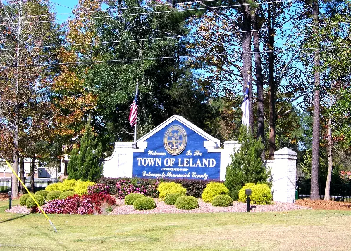 The welcome sign for the Town of Leland, NC