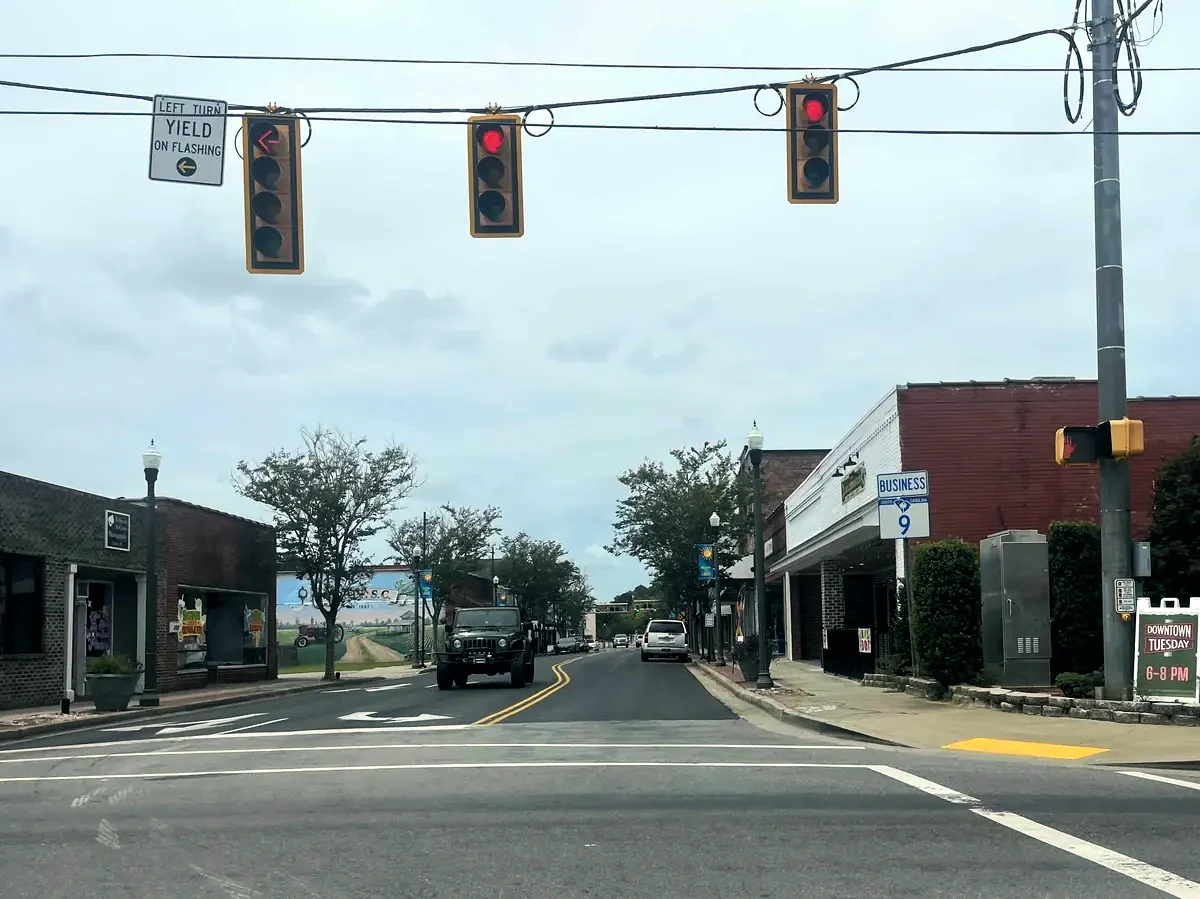 Main Street and US-701 in downtown Loris